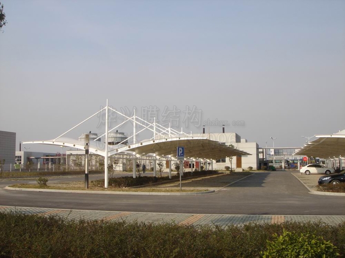 雙邊大型膜結(jié)構(gòu)停車場(chǎng)車棚-燁興膜結(jié)構(gòu) 雙邊大型膜結(jié)構(gòu)停車場(chǎng)車棚 .jpg