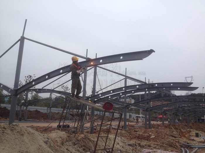 膜結(jié)構(gòu)車棚安裝-深圳市燁興膜結(jié)構(gòu)工程有限公司 膜結(jié)構(gòu)車棚安裝.jpg