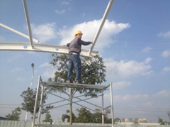 膜結(jié)構(gòu)車棚-深圳市燁興膜結(jié)構(gòu)工程有限公司 膜結(jié)構(gòu)車棚.jpg