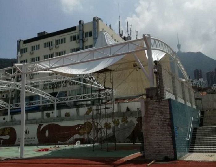 膜結(jié)構(gòu)球場吊裝-燁興膜結(jié)構(gòu) 膜結(jié)構(gòu)球場吊裝.jpg