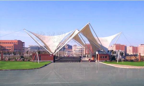 中高檔小區(qū)大門張拉索膜-深圳市燁興膜結(jié)構(gòu)工程有限公司 海南膜結(jié)構(gòu)休息茶座遮陽棚.jpg