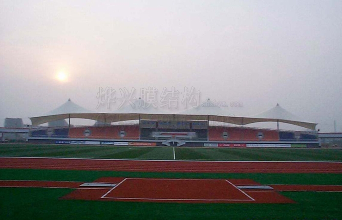 學(xué)校膜結(jié)構(gòu)體育看臺(tái)-深圳市燁興膜結(jié)構(gòu)工程有限公司 學(xué)校膜結(jié)構(gòu)體育看臺(tái) .jpg
